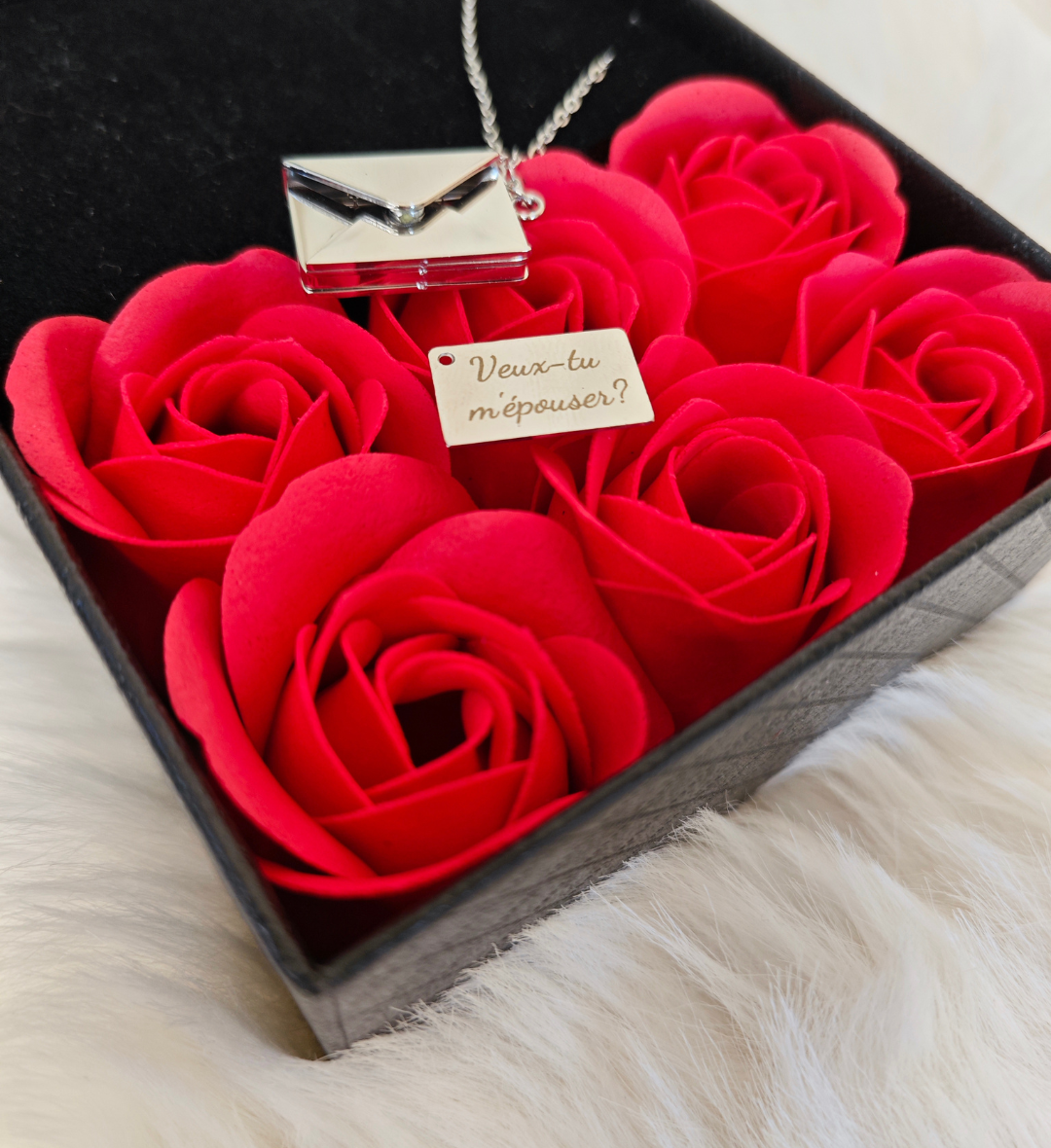 Coffret Collier enveloppe à graver et roses