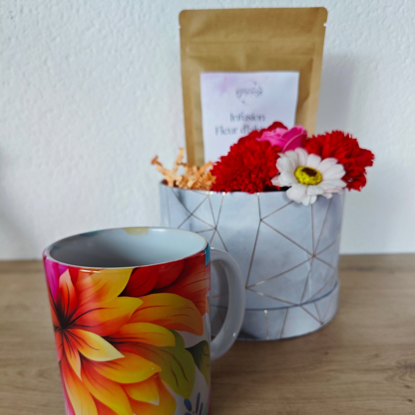 Coffret Douceur Fleurie – Thé, Mug & Tendresse