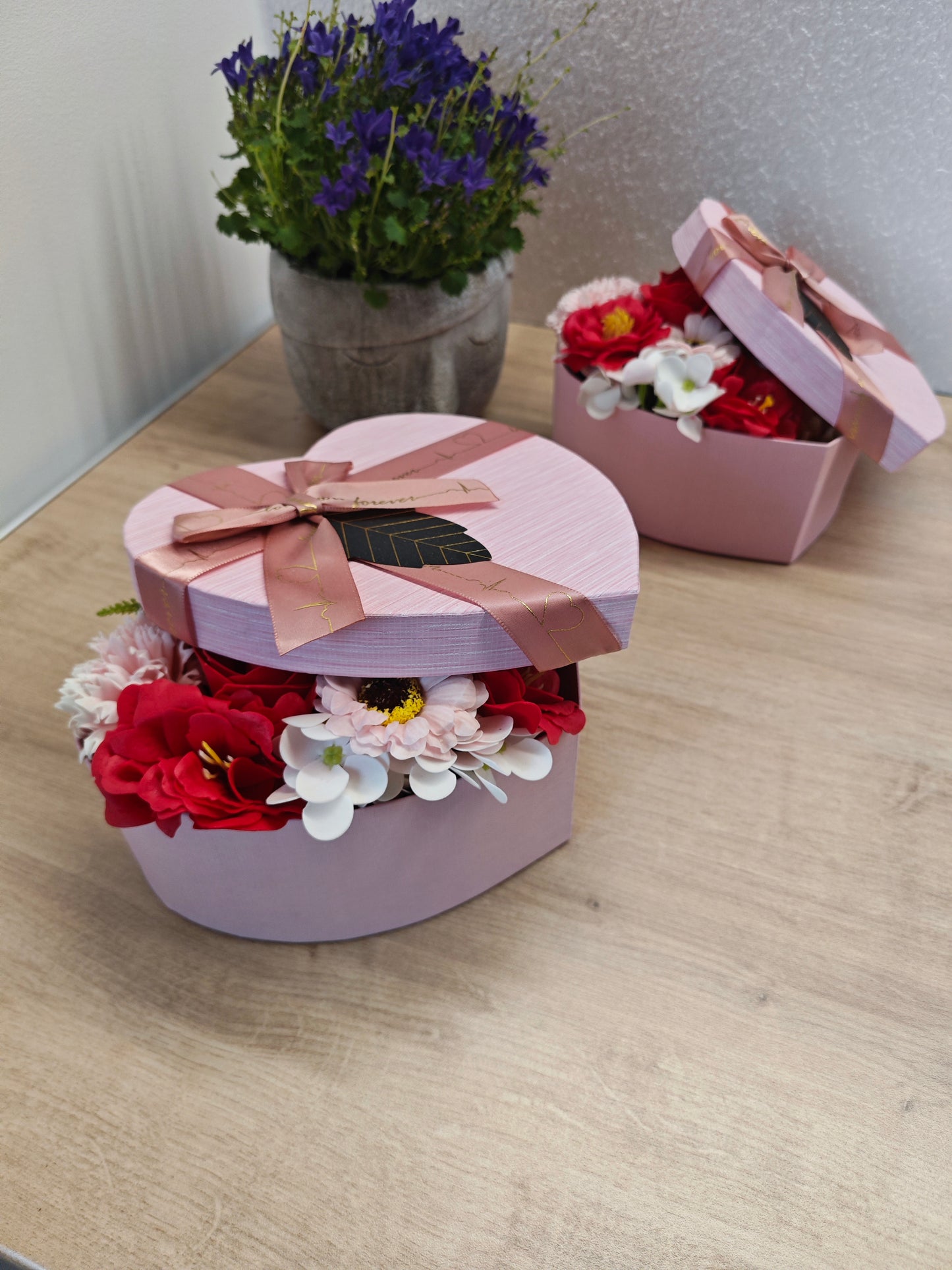 Cœur fleuri et mug personnalisé