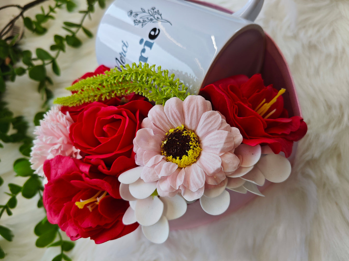 Cœur fleuri et mug personnalisé