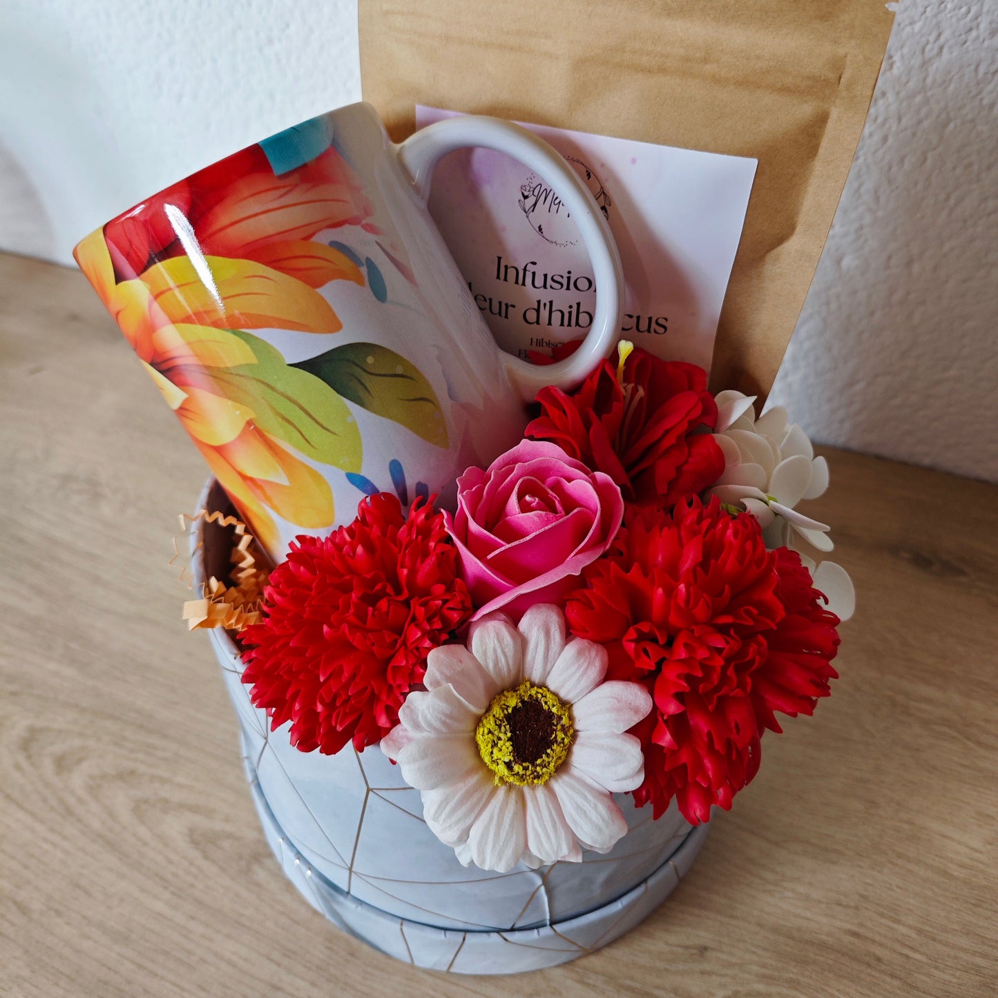 Coffret Douceur Fleurie – Thé, Mug & Tendresse