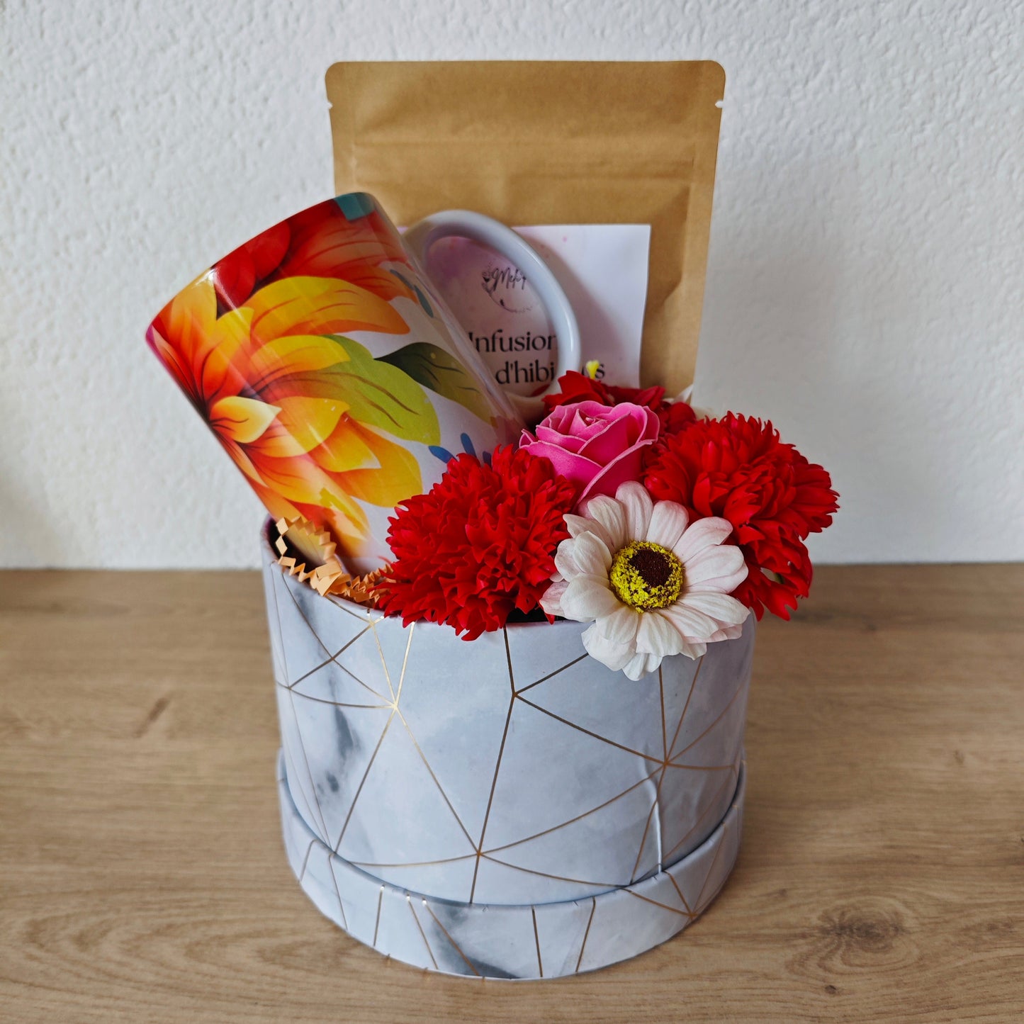 Coffret Douceur Fleurie – Thé, Mug & Tendresse